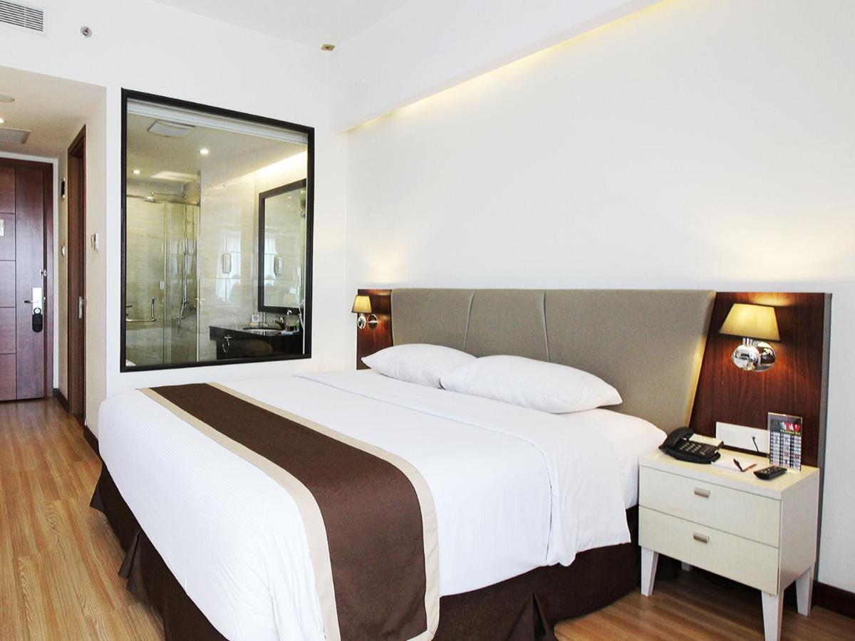 Java Palace Hotel Cikarang Esterno foto