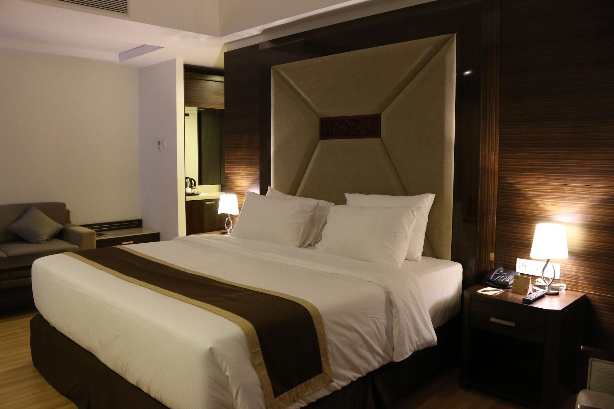 Java Palace Hotel Cikarang Esterno foto