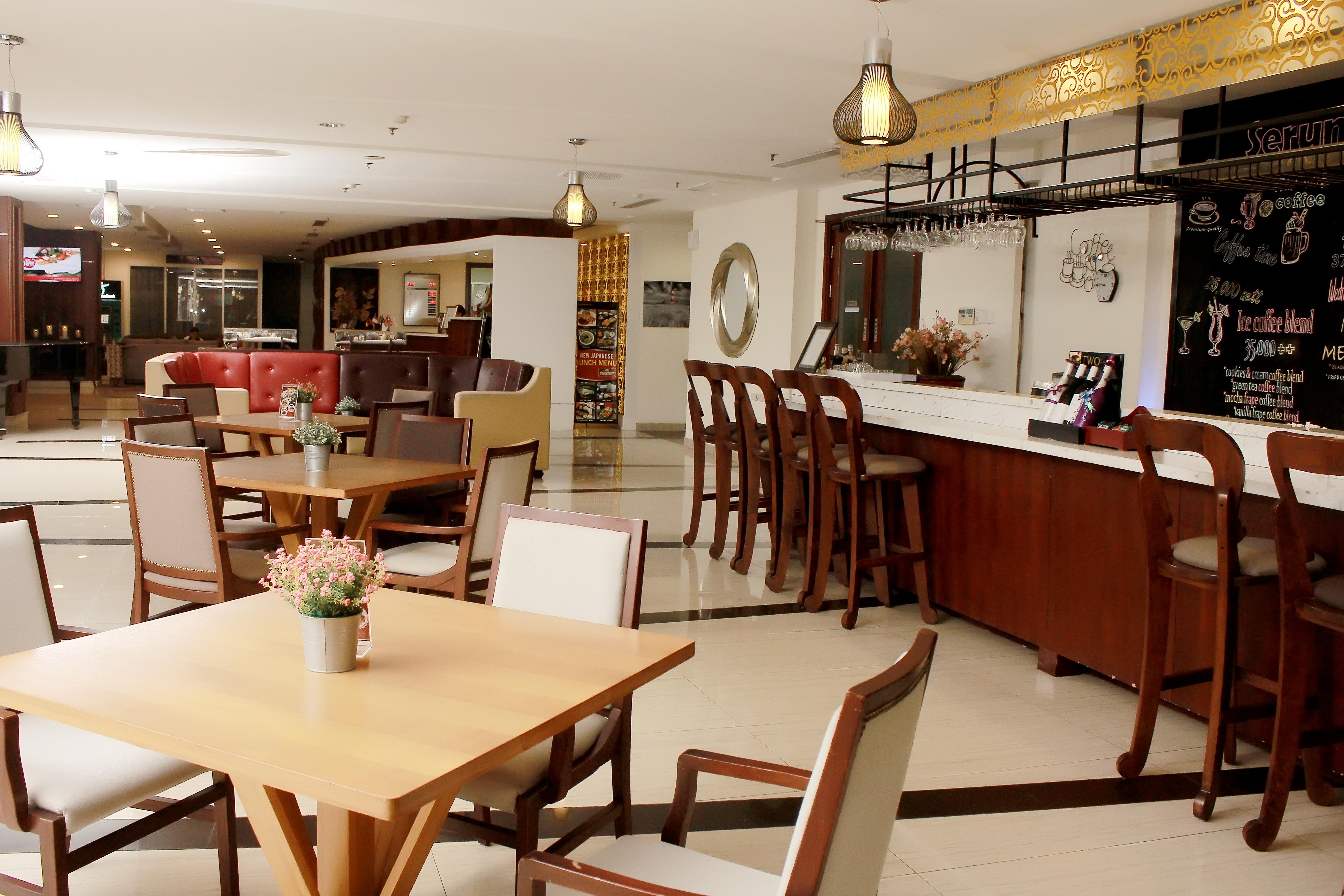 Java Palace Hotel Cikarang Esterno foto