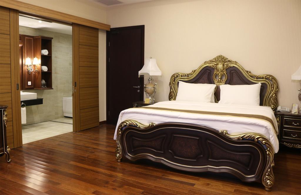 Java Palace Hotel Cikarang Esterno foto